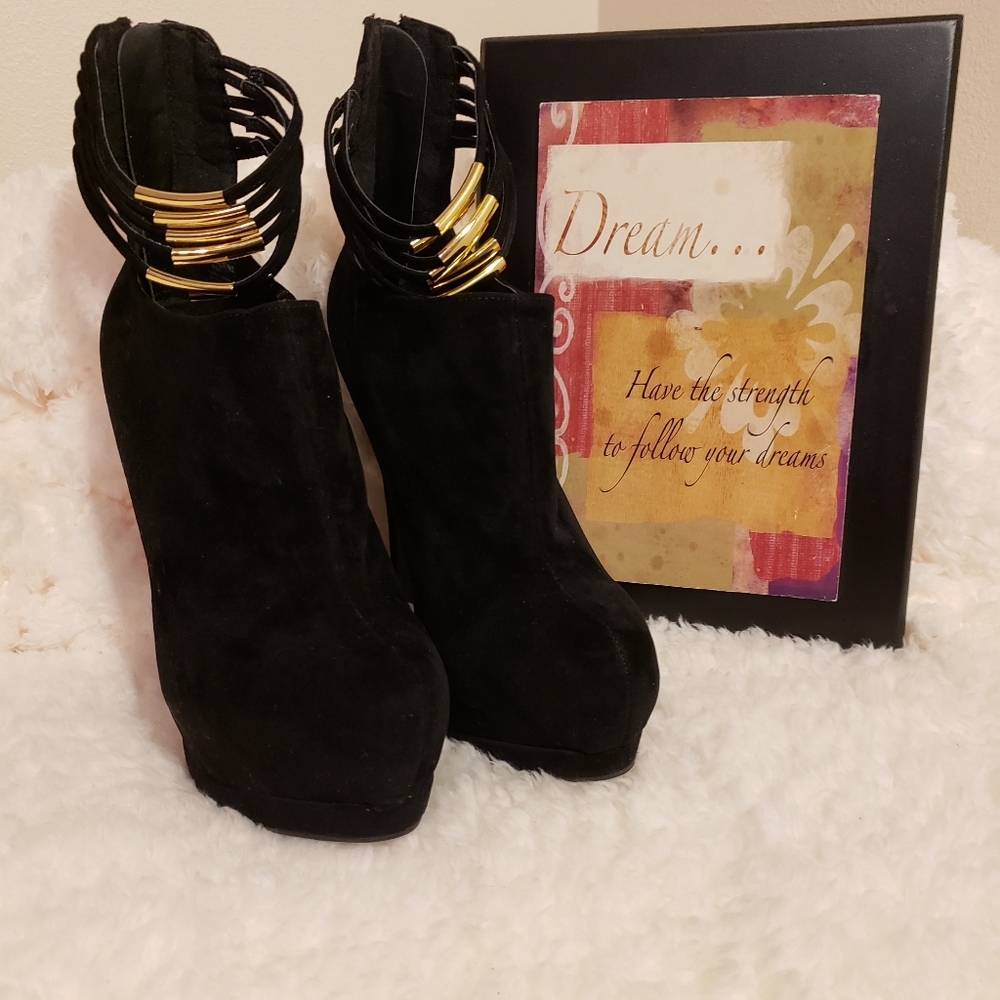 Black w/ Gold ankle Trimming platform heels wore possibly 2times